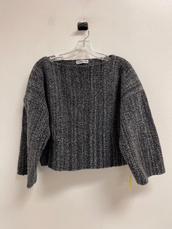 Sweater By Clothes Mentor In Grey, Size: M